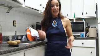 1. Meu avental novo….limpando os pratos..Housework routine in  my new apron