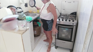 4. Como eu lavo a louça   How do I wash the dishes