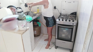 2. Como eu lavo a louça   How do I wash the dishes