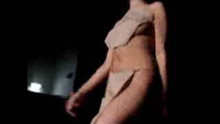 4. Cosmina Pasarin remains naked at a fashion show !!!