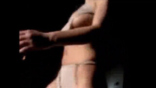 5. Cosmina Pasarin remains naked at a fashion show !!!
