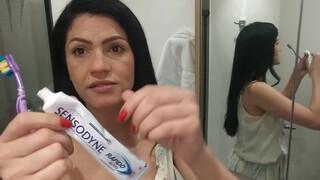 5. Escovando meus dentes – Qual creme dental uso ? ( brushing teeth)