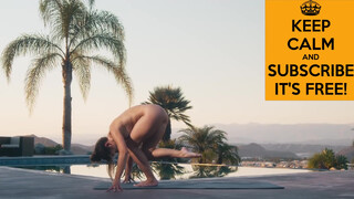 8. Hot & Sweaty Naked’ Power Yoga for a healthy life فوائد اليوغا الصباحية لصحة جيدة