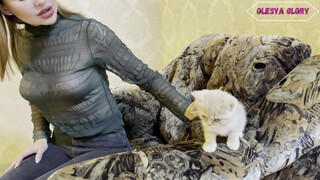 6. Olesya plays with a cute kitten