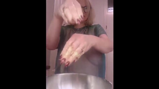 9. [NOBRA] kitchen sheer top baking with Beautiful girl Cooking