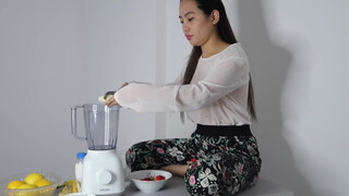 5. HOW TO MAKE STRAWBERRY Banana Milk Shake By Kaye Torres Cookbook