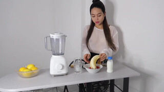 3. HOW TO MAKE STRAWBERRY Banana Milk Shake By Kaye Torres Cookbook