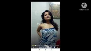 Indian sexy girl gets nude