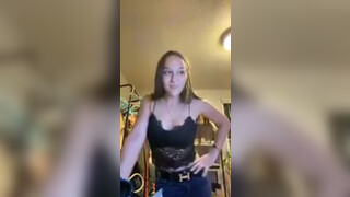 3. Babe in tight jeans showing her body – Periscope Live Stream
