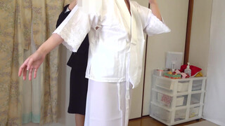 4. How to wear a kimono (Japanese traditional clothes)