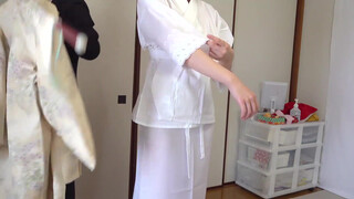 8. How to wear a kimono (Japanese traditional clothes)