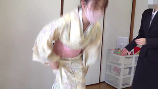 9. How to wear a kimono (Japanese traditional clothes)