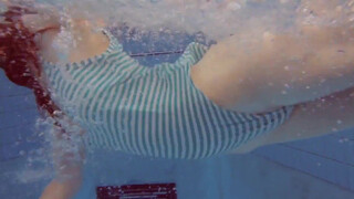 8. beautiful girl showing underwater swimming skill | Underwater – Exercising at the pool | Hydrogirls