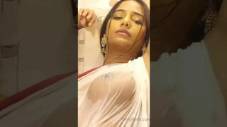 Poonam pandey shower bath in saree. Like and subscribe my channel for more such videos.