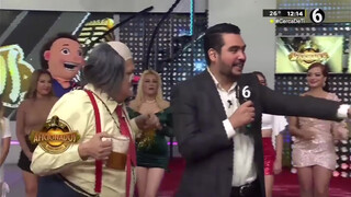 6. Conductora se le olvida que no trae nada y enseña todo en vivo en programa Aficionados