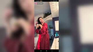 6. This woman is naked on Tiktok Live and everyone see her body
