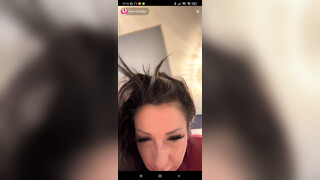 3. This woman is naked on Tiktok Live and everyone see her body