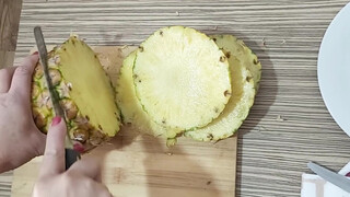 4. Peeling a delicious pineapple