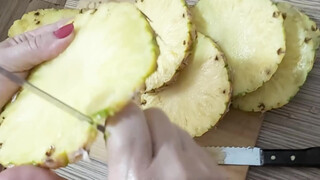 6. Peeling a delicious pineapple