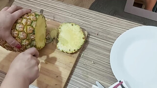 3. Peeling a delicious pineapple