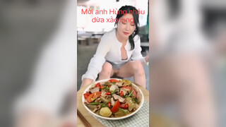 9. Mua lòng xào dưa để mời anh em tài xế nhậu @ anh em tài xế