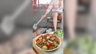 2. Mua lòng xào dưa để mời anh em tài xế nhậu @ anh em tài xế