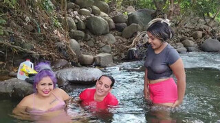 ????-esmeralda sab3 como poner piedras para lavar en el río es muy divertido ????