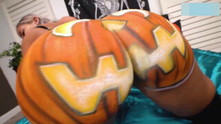 6. Halloween pumpkin booty twerk