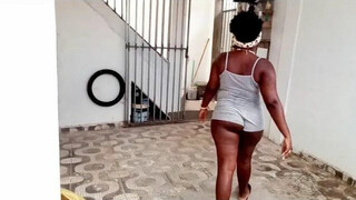 Varrendo a minha varanda/preciso jogar água