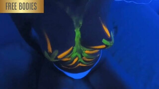 Bodypaint Freedom – Glowing Abstract Markings