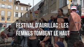 1. Des femmes manifestent seins nus à Aurillac