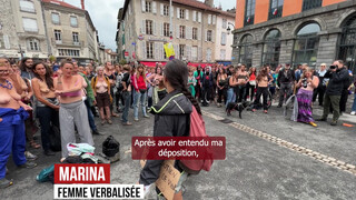 4. Des femmes manifestent seins nus à Aurillac