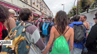 8. Des femmes manifestent seins nus à Aurillac