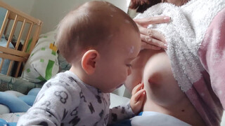 7. breastfeeding, the second day of chickenpox, treated with breast milk #breastfeeding #lactation