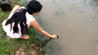 10. Amazing girl Fishing, Khmer Real Life Fishing At Siem Reap Cambodia