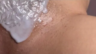 discoloring hair