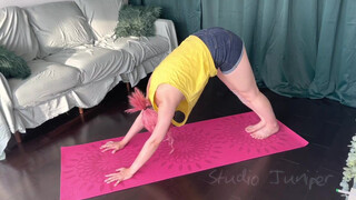 6. Yoga at home! ✨ Watch me work on my strength and flexibility