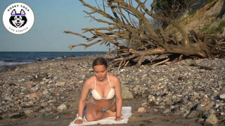 RELAXING workout at the sea 4K Hosky Yoga Life Stretch