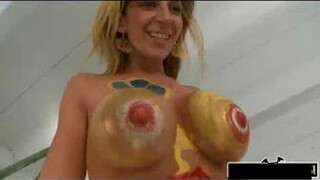 ???? couples try naked body painting ????