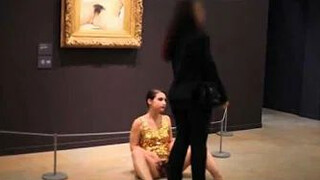 Performance Artist Does the Impossible, Shows Up Courbet’s “Origin of the World”