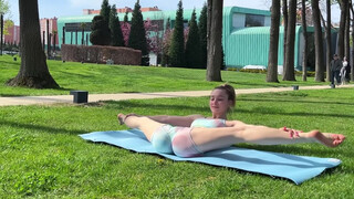 1. Yoga art – stretching! ????????‍♀️