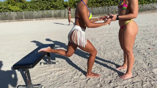 5. ACADEMIA POPULAR EM MIAMI BEACH/ COXAS E GLÚTEOS