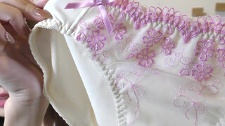 6. 【ノーブラ生着替え】これはスケスケ度高すぎて危ないですね