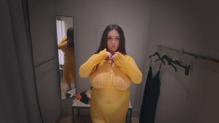 10. PUBLIC TRY-ON IN MALL ????