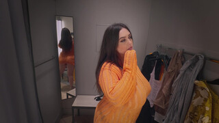 3. PUBLIC TRY-ON IN MALL ????