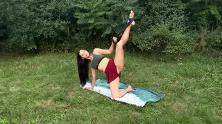 4. Home Workout – Legs stretching Yoga Splits & Contortion Flex Exercises