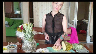 HOW TO CUT A PINEAPPLE | Clean & Delicious