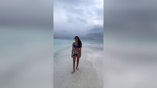 5. വീണ്ടും ബിക്കിനിയിൽ പ്രിയ വാര്യർ ???? Priya Varrier in Bikini at maldives #maldives #mallu #beach
