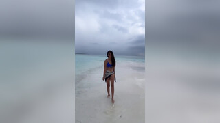 6. വീണ്ടും ബിക്കിനിയിൽ പ്രിയ വാര്യർ ???? Priya Varrier in Bikini at maldives #maldives #mallu #beach