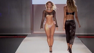 1. Sexiest model on Planet Earth, spectacular catwalk show